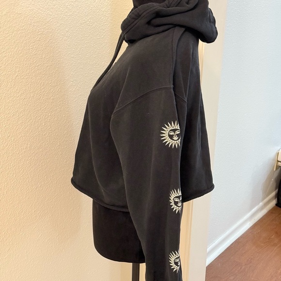 Hollister Black Crop Hoodie with Embroidered Sun Logo - Picture 5 of 6